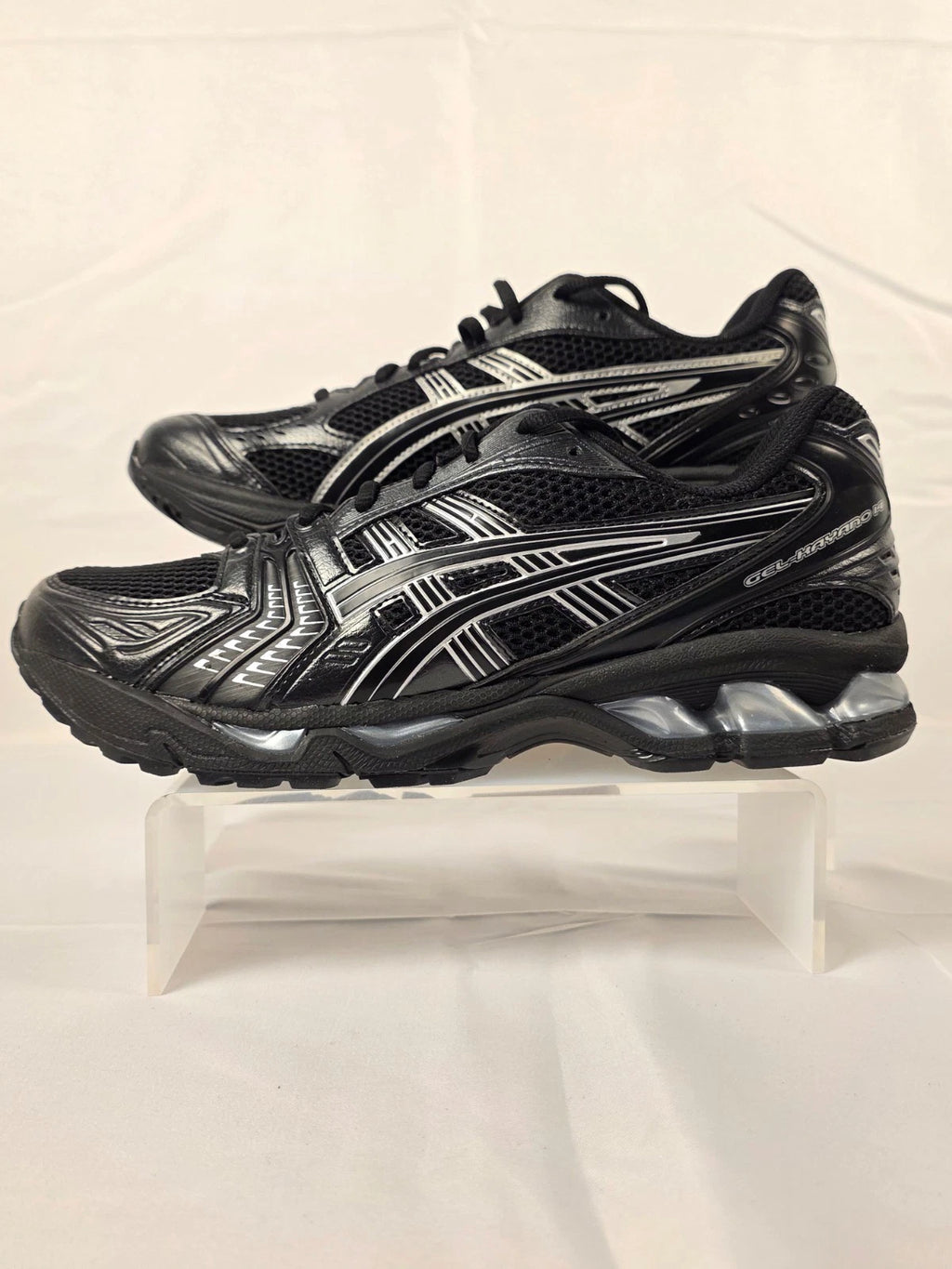 ASICS GEL-KAYANO 14 – Vorder- und Rückansicht