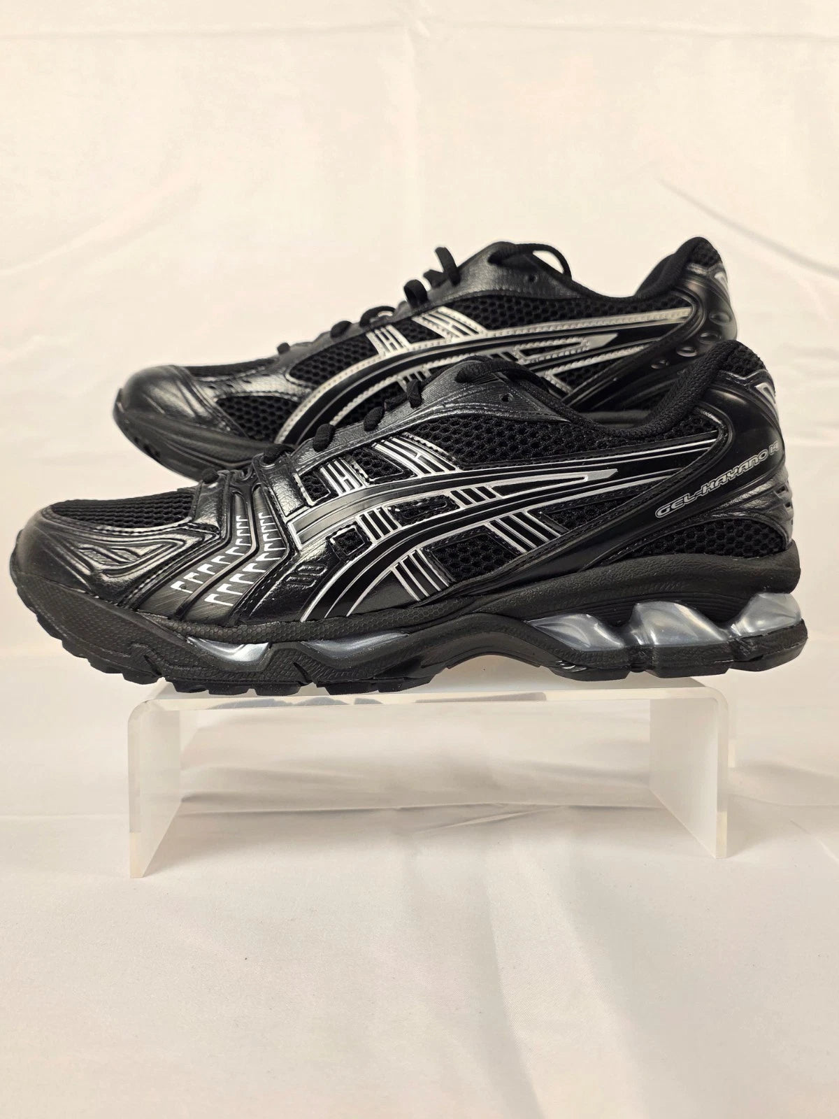 ASICS GEL-KAYANO 14 – Vorder- und Rückansicht