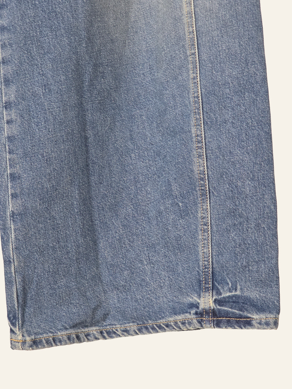 Beinabschluss und gedrehte Seitennaht der CLOSED Tori-X Jeans