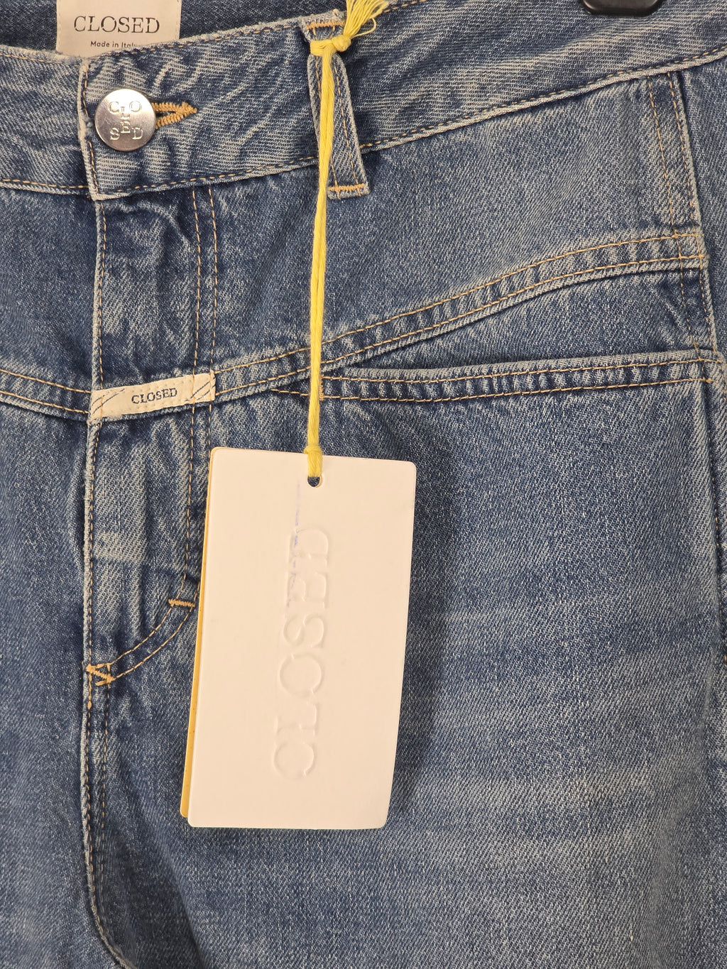 CLOSED Tori-X Mid Blue – Logoknopf, X-Pocket und Denim-Waschung