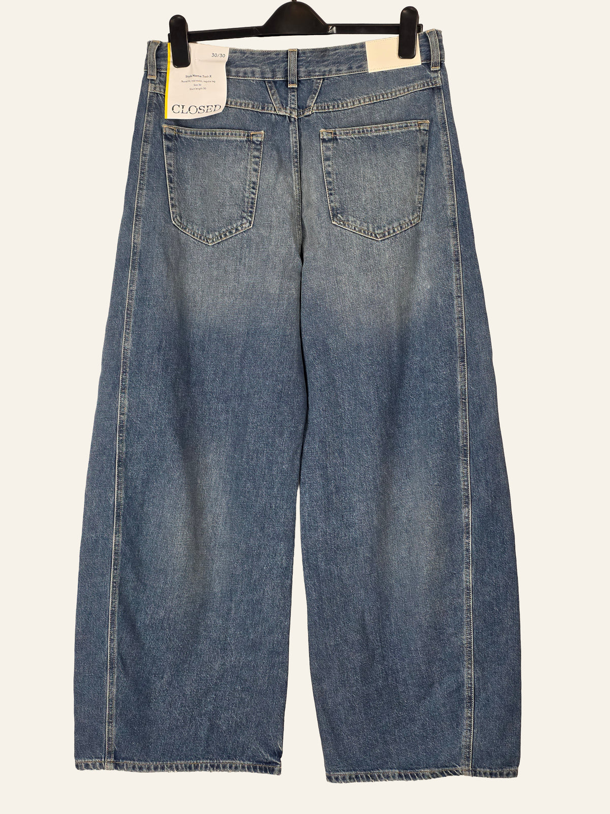 CLOSED Tori-X Damenjeans Mid Blue – vollständige Rückansicht