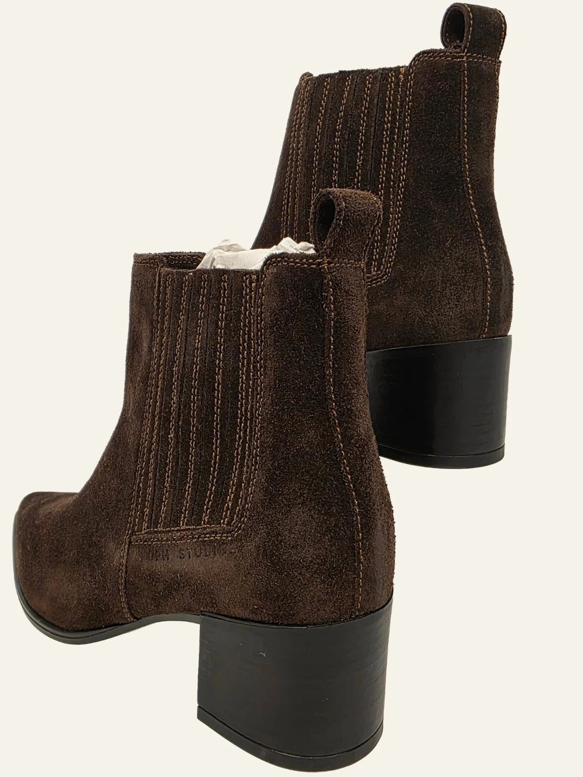 Copenhagen Studios Chelsea Boots aus Wildleder – Seitenansicht