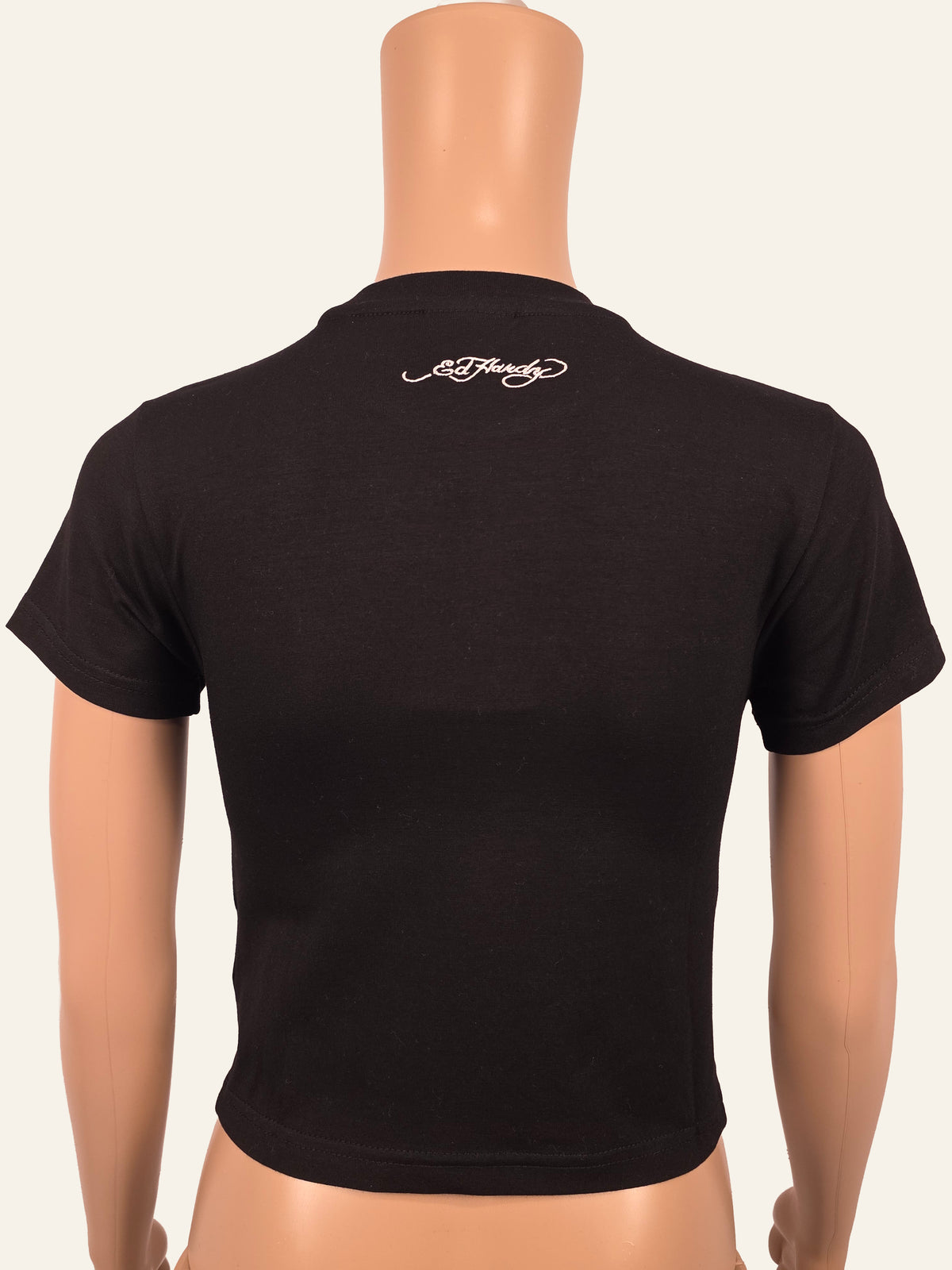 Ed Hardy Panther Baby Tee in Schwarz – Rückseite mit gesticktem Nackenlogo, Größe XS