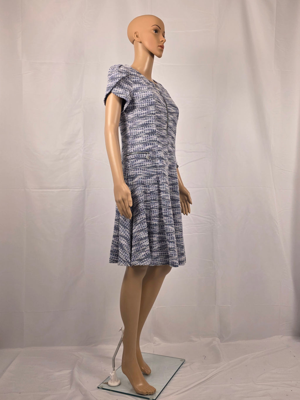 Frank Lyman 263109 Bouclé-Kleid in Denimblau, Seitenansicht