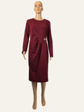 Frank Lyman Kleid 263260 in Burgundy mit Drapierung und Goldakzent, Vorderansicht