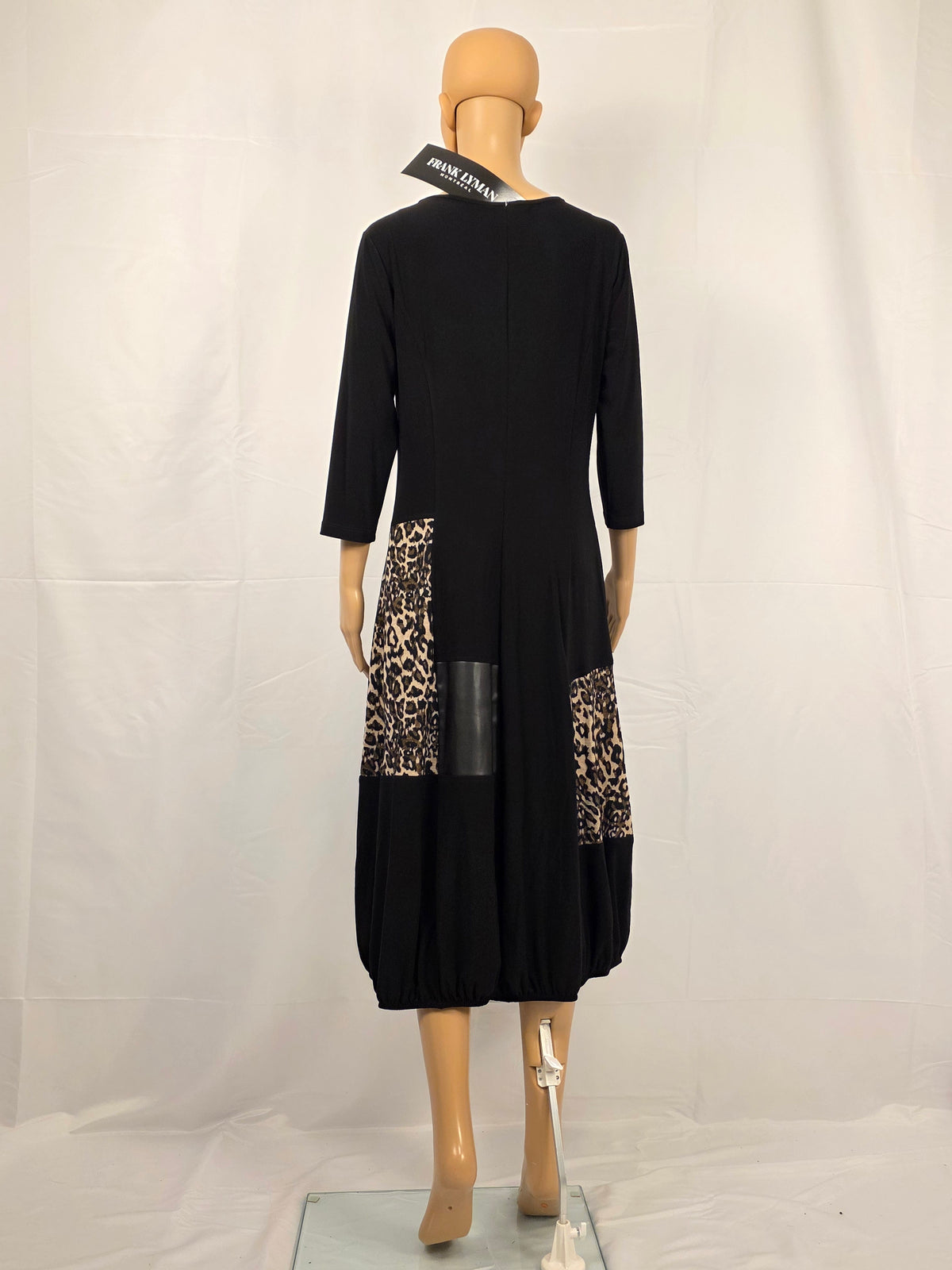 Frank Lyman Kleid 263277 – Rückansicht mit Ballonsaum
