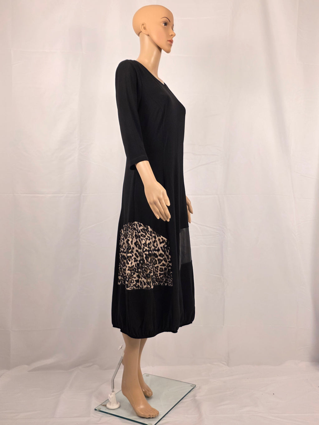 Frank Lyman Kleid 263277 – Seitenansicht mit Animalprint und Lederoptik