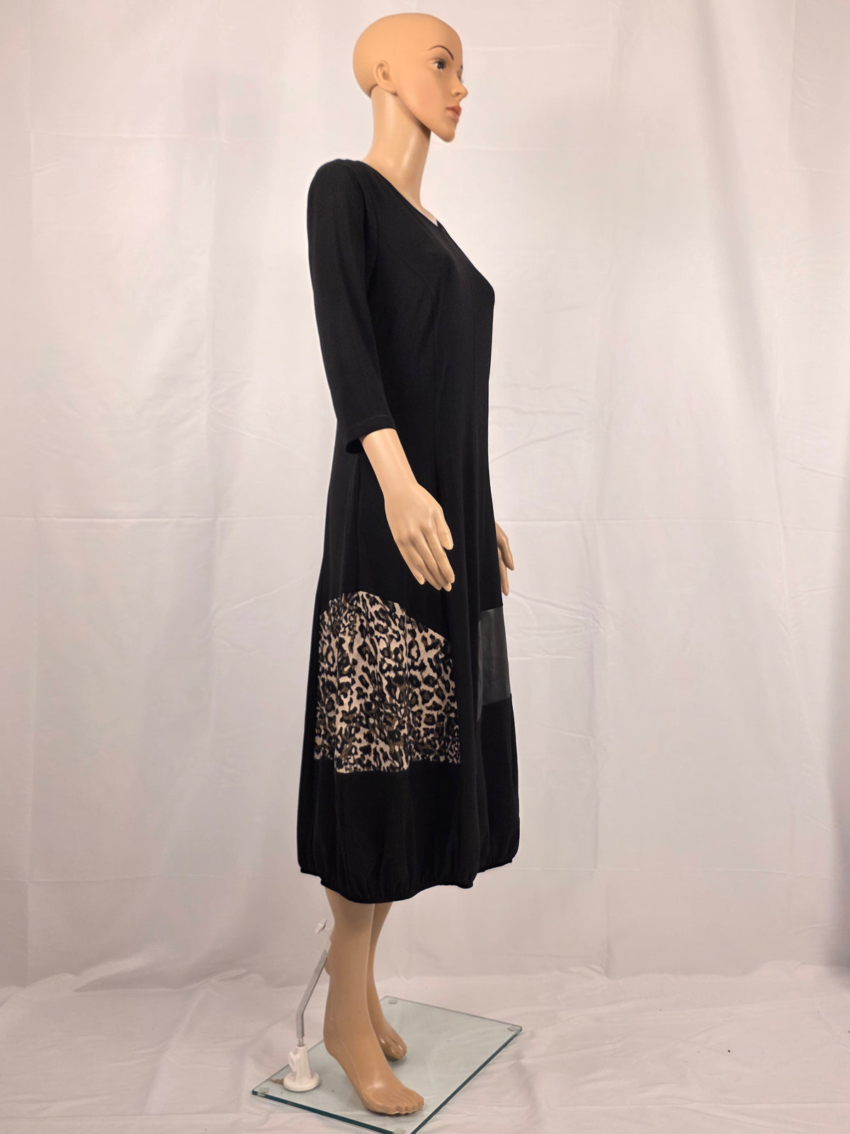 Frank Lyman Kleid 263277 – Seitenansicht mit Animalprint und Lederoptik