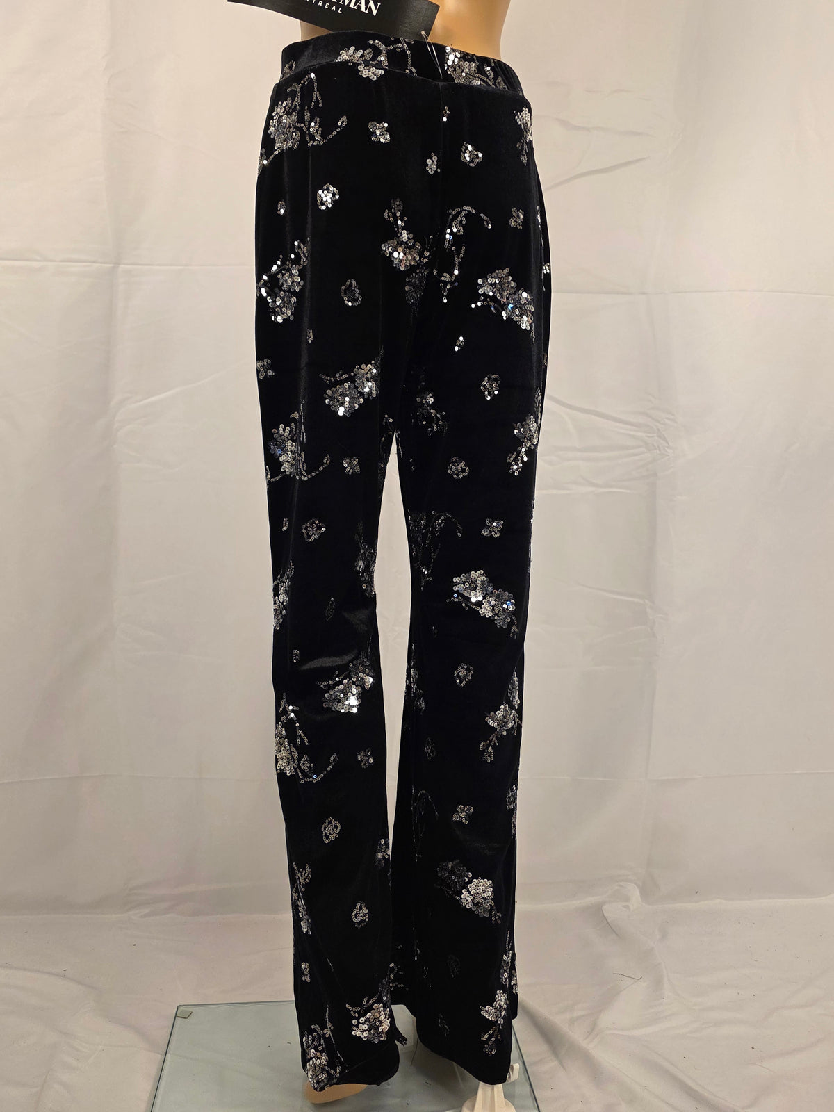 Frank Lyman Samthose 269156 in Schwarz mit silbernen Pailletten – Vorderansicht
