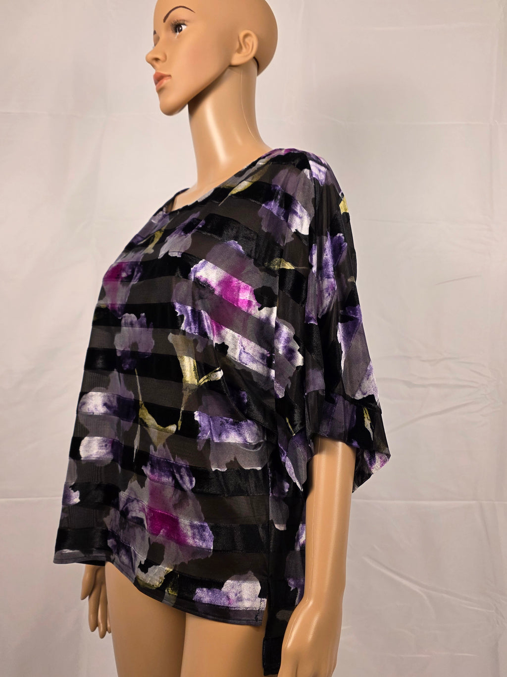 Frank Lyman Designer-Bluse 269174 – Seitenansicht mit Fledermausärmel