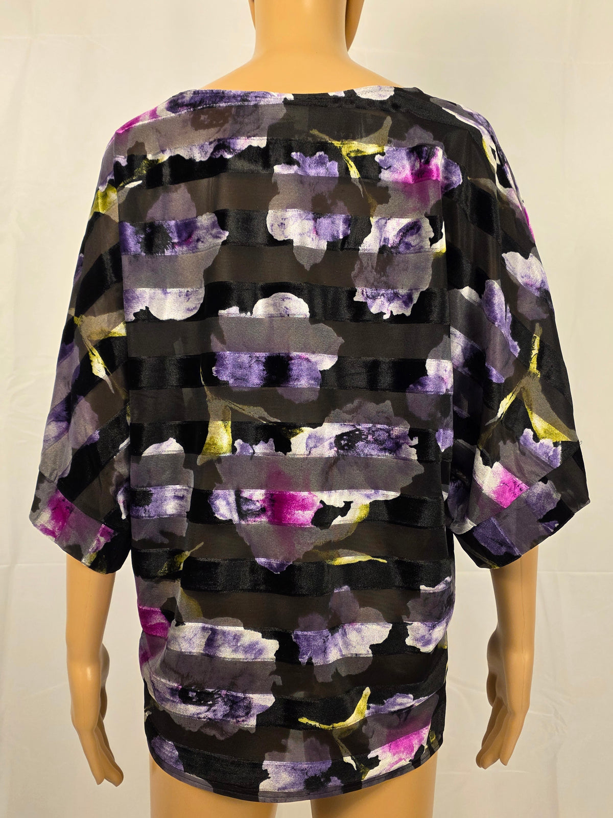 Frank Lyman Bluse 269174 – Rückansicht mit Samt- und Mesh-Querstreifen