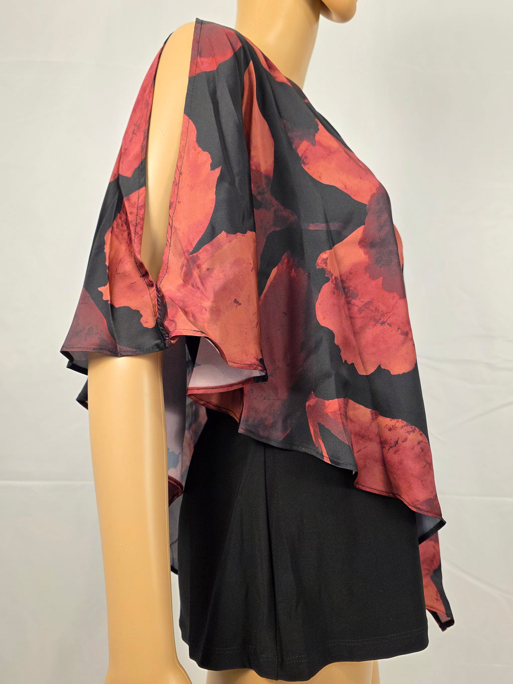 Frank Lyman Bluse 269266 – Seitenansicht mit capeartigem offenem Ärmel