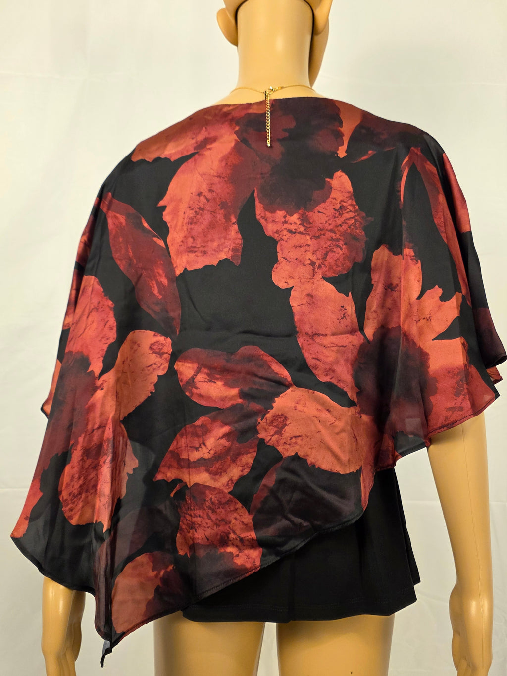 Frank Lyman Chiffon-Oberteil 269266 – Rückansicht mit asymmetrischer Lage