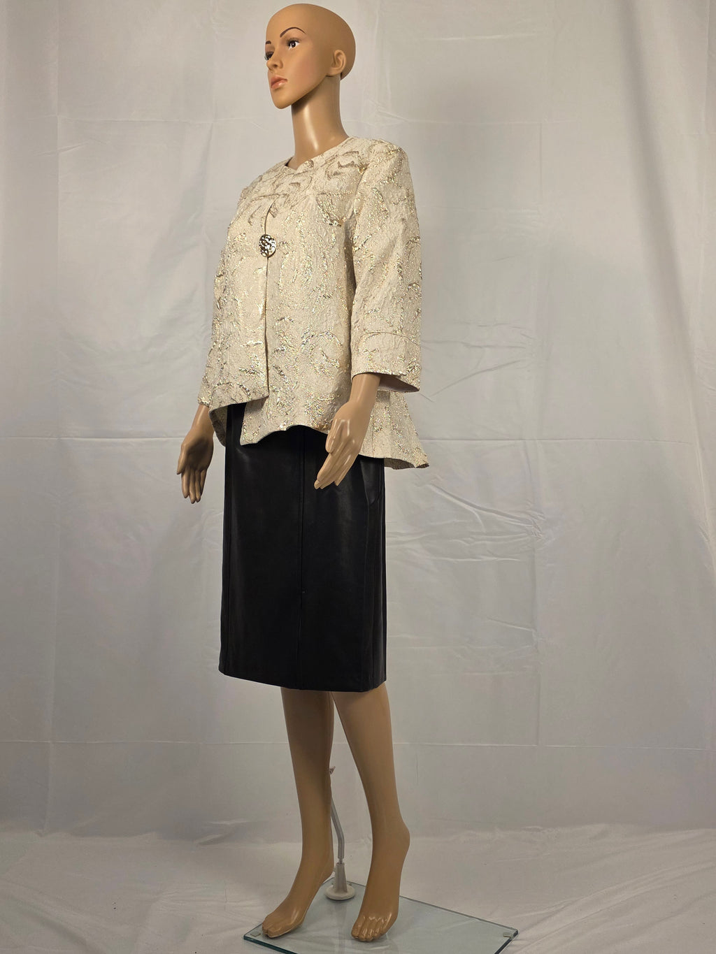 Frank Lyman Jacke 269101 Vanilla/Gold – schräge Vorderansicht