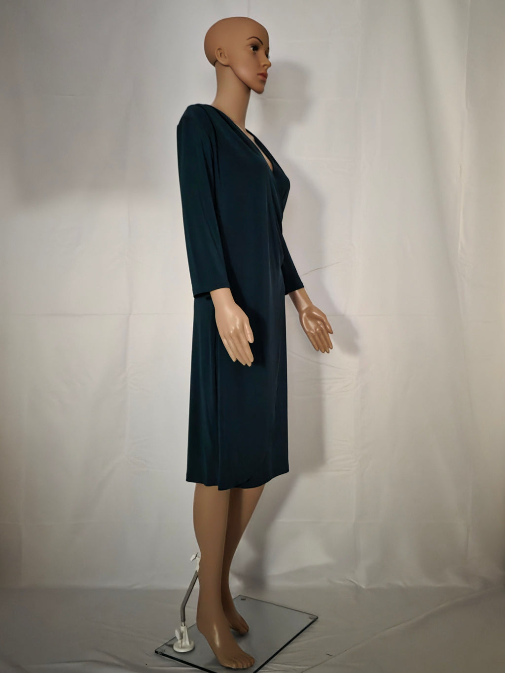 Frank Lyman Wickelkleid 263005 – Seitenansicht in dunklem Petrolgrün