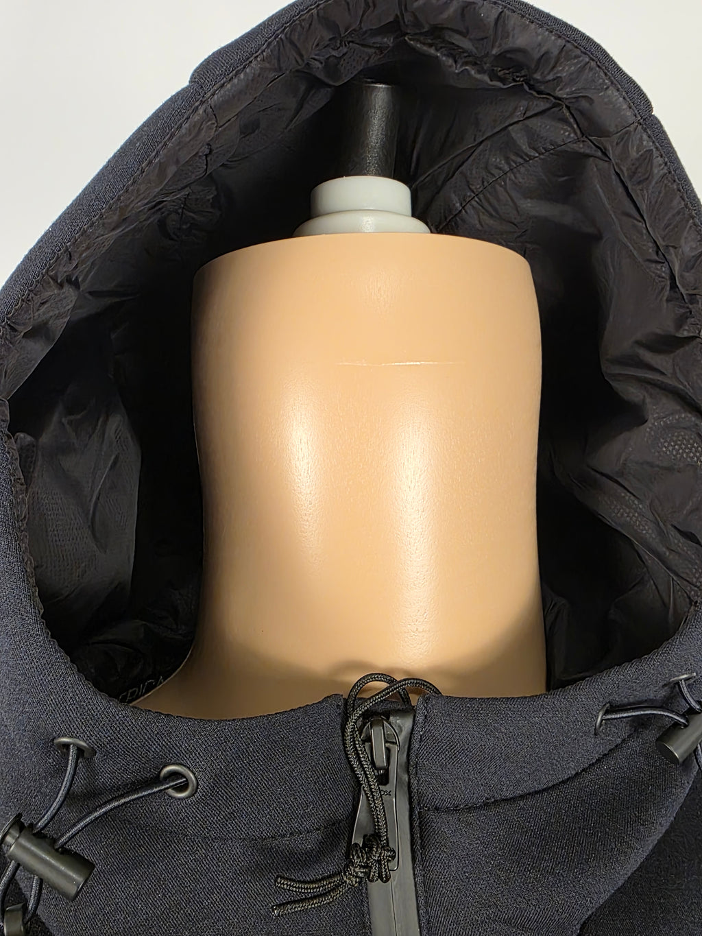 Geox M4675A Kapuzenjacke – Innenansicht der festen Kapuze