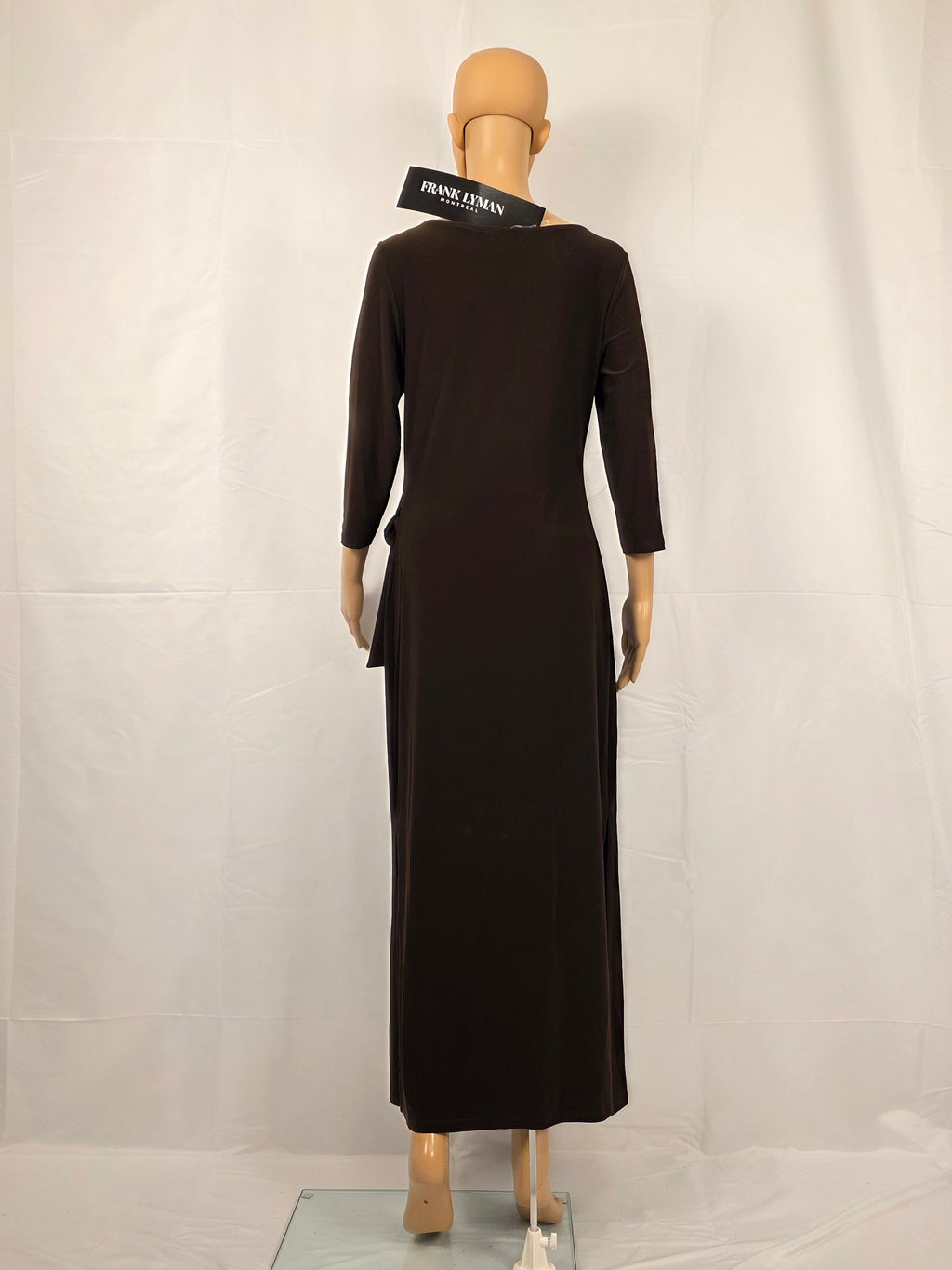 Frank Lyman Maxi-Wickelkleid 263004 Mocha – Rückansicht mit 3/4-Ärmeln