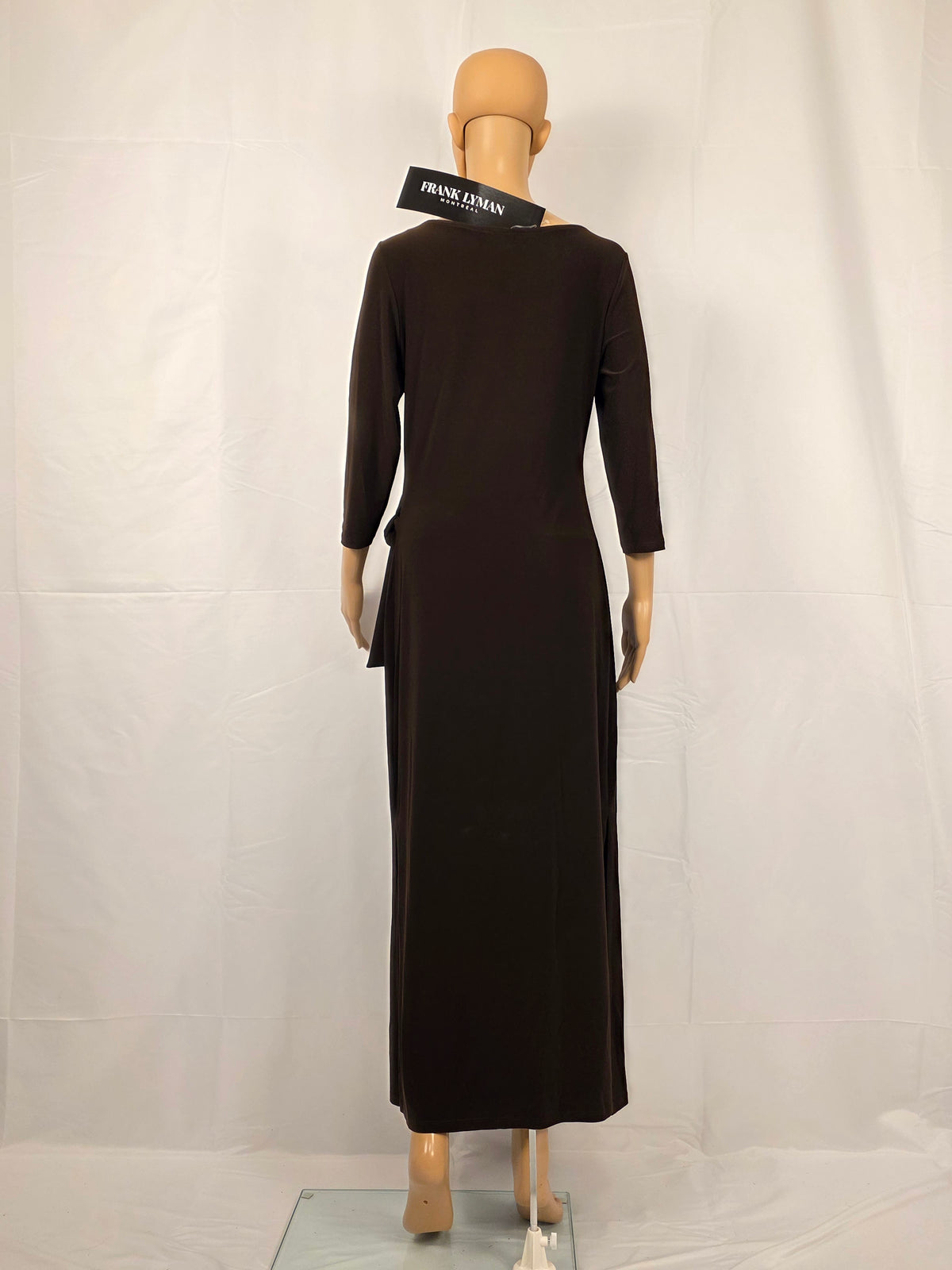 Frank Lyman Maxi-Wickelkleid 263004 Mocha – Rückansicht mit 3/4-Ärmeln